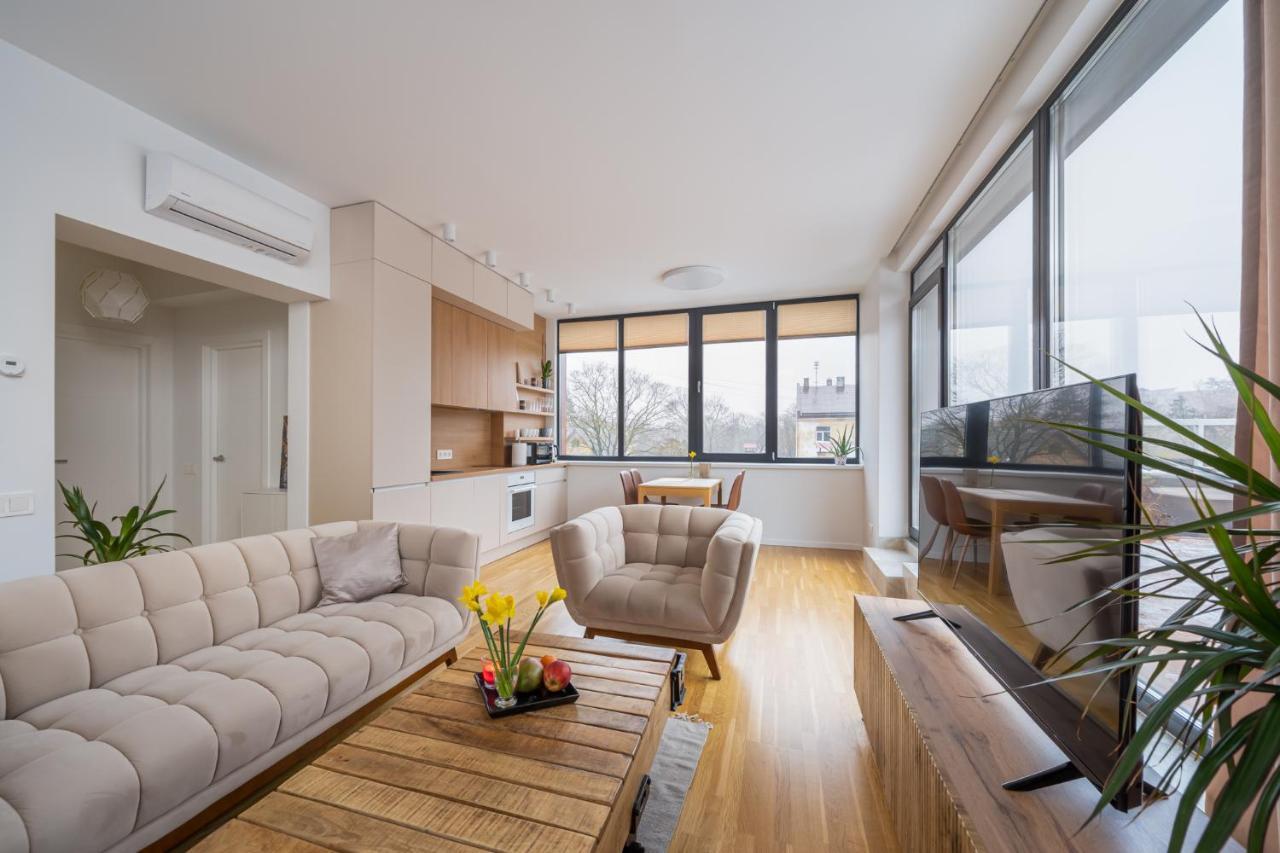 1-Bedroom Penthouse With Underground Parking รีกา ภายนอก รูปภาพ